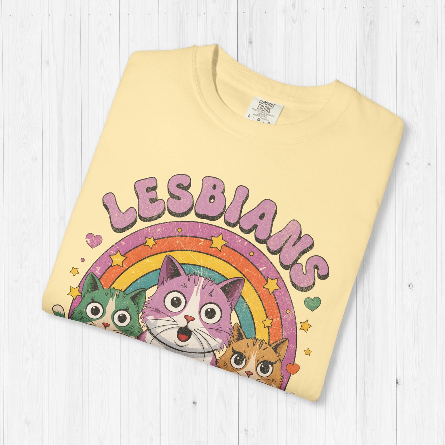 Lesbians Eat What?! – Funny LGBTQ Cat Meme T-Shirt